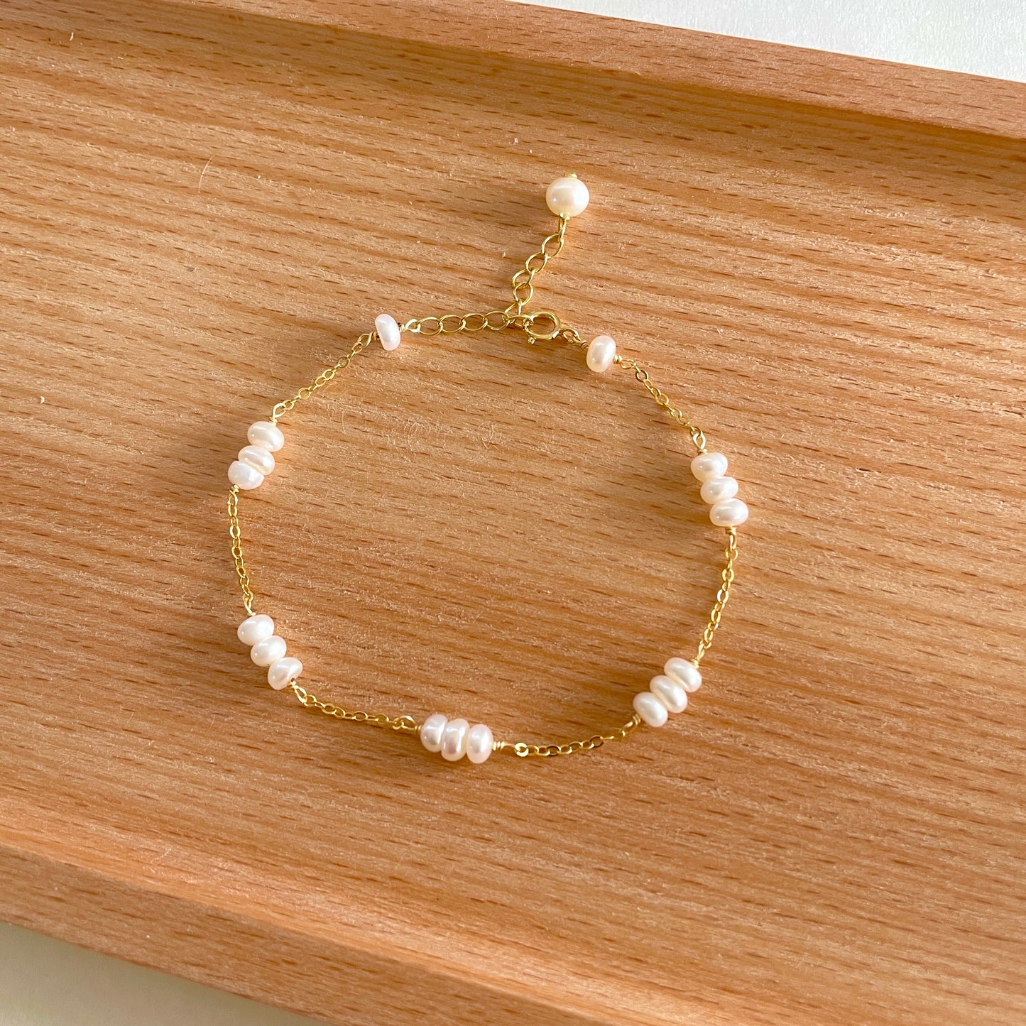 delicate pearl bracelet, with every three small pearls strung together， gold vermeil